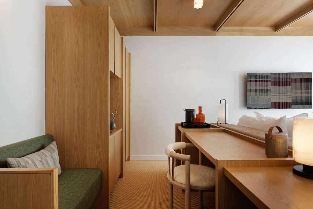 Mollie Aspen Hotel Room photo